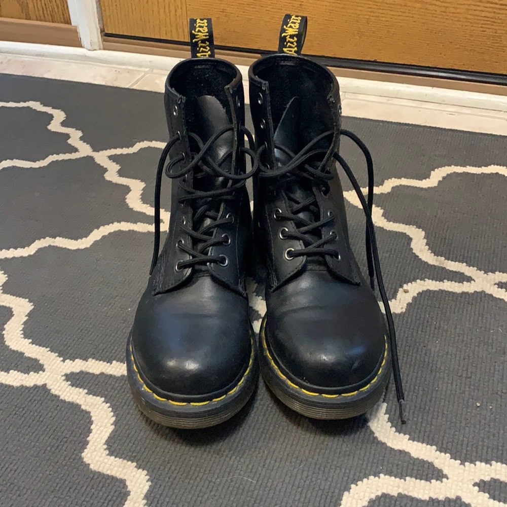 DR Martens 1460 SMOOTH LEATHER LACE UP Womens BOOTS